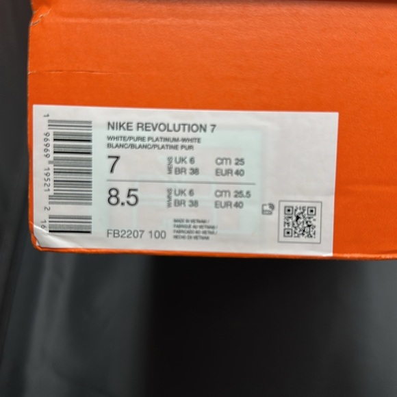 Nike Revolution 7 Running Shoes | Men’s Size 7 / Women’s Size 8.5 | White | NWT - Picture 2 of 6